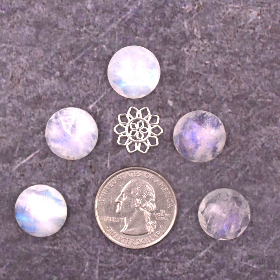 R - Rainbow Moonstone Round - 15mm